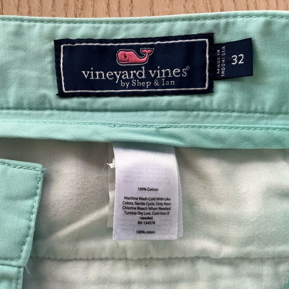 Men’s Vineyard vines blue short, Size 32 - Picture 4 of 6